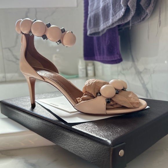 Pumps - Picture 2 of 3